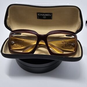 Chanel Vintage Sunglasses w/branded case - No Lenses